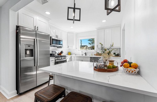 Ventnor City House | Ventnor Getaway - 6 Bedrooms, Pool, Walk to Beach