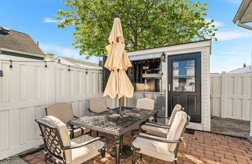 Ventnor City House | Ventnor Getaway - 6 Bedrooms, Pool, Walk to Beach