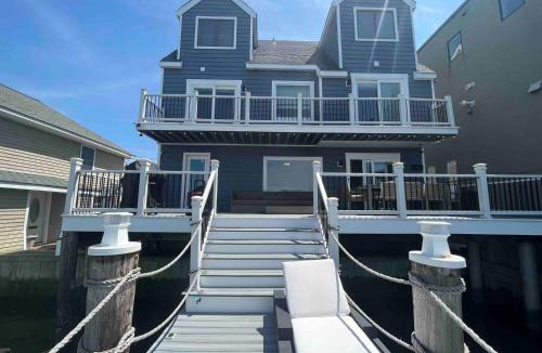 Ventnor City House | Ventnor Villa: On the Bay, 3 Blocks from Beach