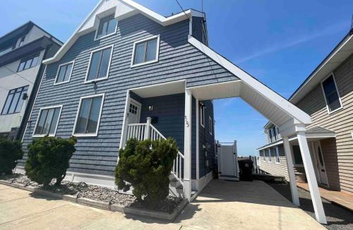 Ventnor City House | Ventnor Villa: On the Bay, 3 Blocks from Beach