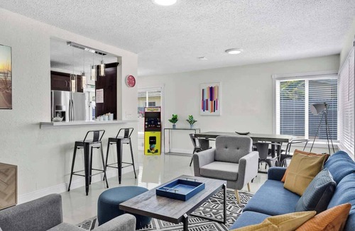 Driftwood House | Ventur Oasis | Cozy Hollywood Private Pool Retreat