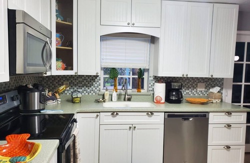 Florida Ridge House | VeroHouse: 3BR 2BA, pet friendly, beautiful fenced back yard, quiet neighborhood