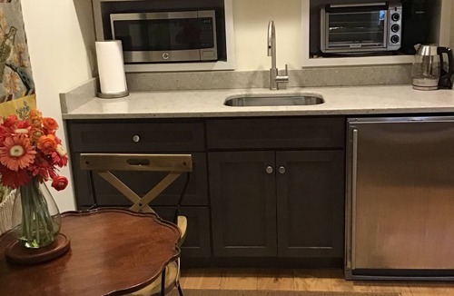 Highlands Apartment | Very Easy Walk to Town apartment with AC in charming downtown Highlands
