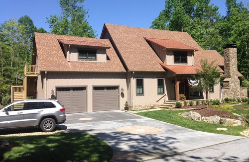 Highlands Apartment | Very Easy Walk to Town apartment with AC in charming downtown Highlands