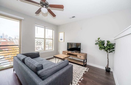 Plaza Midwood Apartment | Viagem Modern Studio with Parking