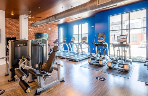 Plaza Midwood Apartment | Viagem Welcoming 1BR with Pool and Gym