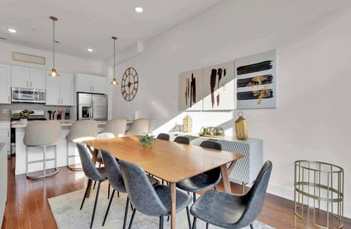Northern Liberties Apartment | Vibrant 3BR Sleeps 8 | near Liberty Bell in Philly