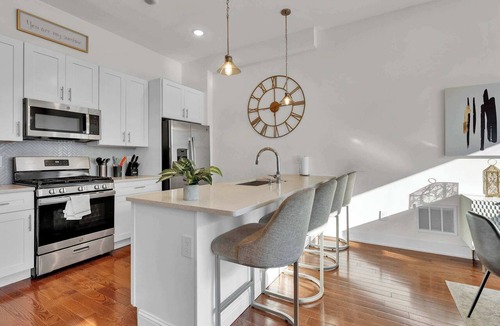Northern Liberties Apartment | Vibrant 3BR Sleeps 8 | near Liberty Bell in Philly