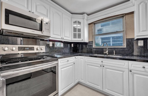 East Little Havana House | Vibrant 5-bedroom, 3-bathroom escape is capable of sleeping up to 20 and offers the perfect blend of relaxation and excitement. Centrally located in Downtown Miami, enjoy everything Miami has to offer conveniently.