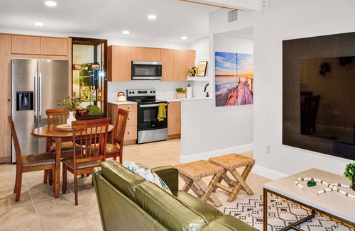 Fort Myers House | Vibrant Cuban Style 3BR with AC near Beach & Downtown
