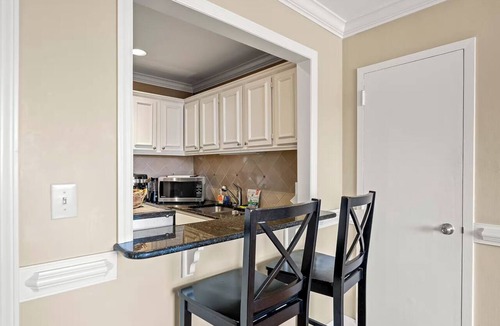 Peachtree Center Condo | Vibrant Downtown 1BR — 8 min to World Cup