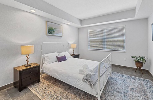 Indian Beach Sapphire Shores Apartment | Vibrant Stay in Trendy Area 2BR w/ Pool & Gym