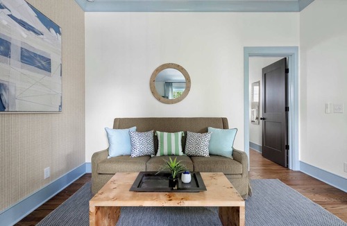 Cannonborough Elliotborough Apartment | Victoria Retreat w. 2 King Suites & Kitchenette!