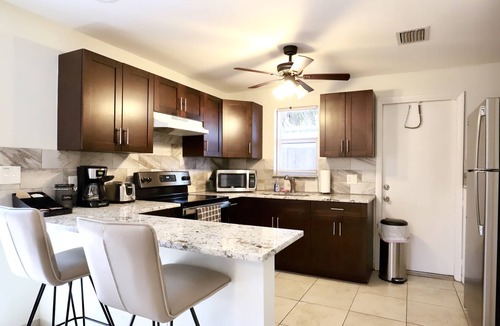 Poinciana Park Apartment | Victoria's Den-Close to airport, Cruiseport, Whole Foods