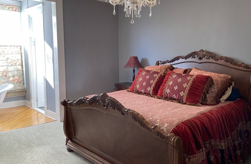 Anderson Apartment | Victoria Suite At Historic Estate