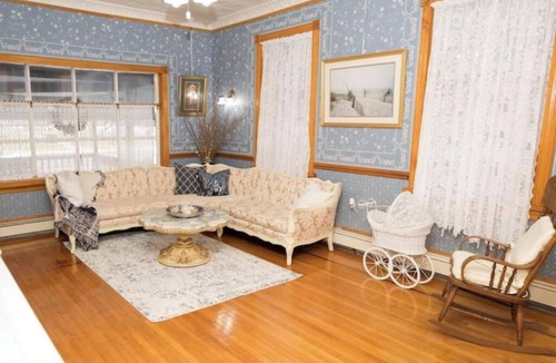 Beach Haven Apartment | Victorian Beachside Apartment