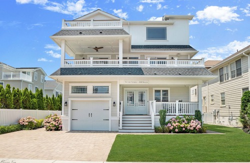 Avalon House | Victory Sunrise - 7 bedroom - Sleeps 20 - Elevator - Pool - Jacuzzi - Avalon, NJ