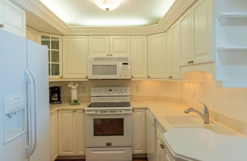 Marco Island Condo | View is a 10. This condo is new and fresh. South Seas Tower 4-1009