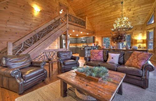 Ridges Over the Lake Cabin | View-Topia - Stunning Views, Hot tub, Air Hockey & Firepit!