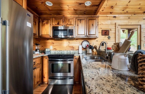 Blue Ridge Ski Chalet | Views | Game Room | Hot Tub | EV Charger | Convenient Location Downtown/Aska