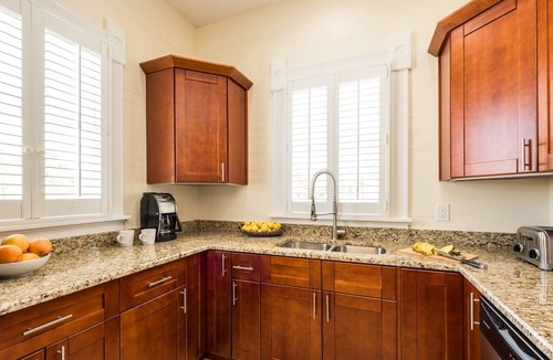 Downtown Condo | *VILLA ANGELITA @ OLD TOWN* Renovated Condo Off Duval + LAST KEY SERVICES.