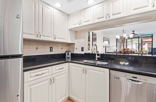 Trailer Estates Condo | *Villa Bella* Executive 2BR Condo w/2 Pools, Mins to IMG/Beach/Anna Maria Isl