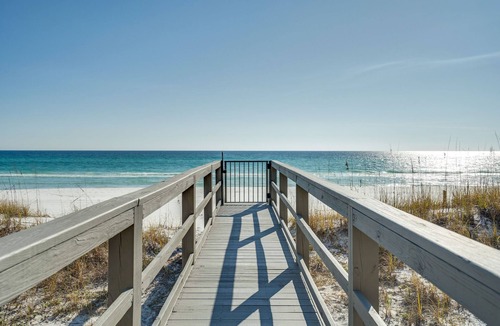 Destin House | Villa Bianca - Beachfront Luxurious Home w/Stunning Views and Beach Service!
