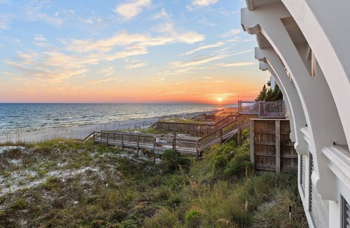 Destin House | Villa Bianca - Beachfront Luxurious Home w/Stunning Views and Beach Service!