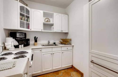 Parker Ridge House | Villa Blanca - Lush Serenity in a Classic Mediterranean Revival Villa