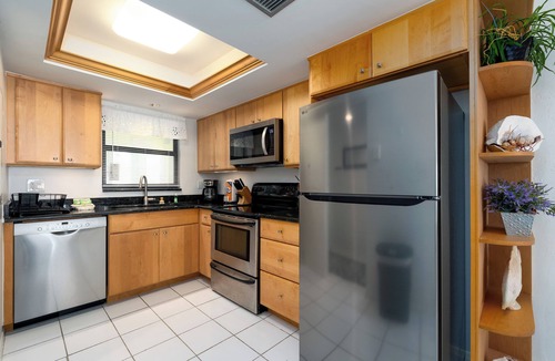 Mid Island Condo | Villa Del Mar 402