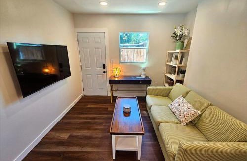 Meadowlawn Apartment | Villa del Sol St Pete