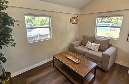 Meadowlawn Apartment | Villa del Sol St Pete The Loft