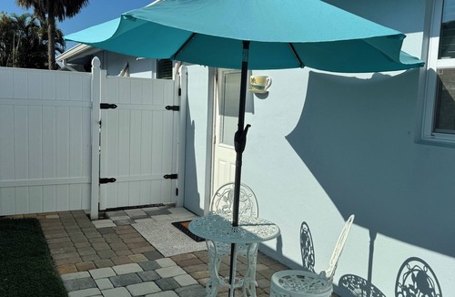 Lely Apartment | Villa El Doral, 5 minutes from Naples Beach and Downtown Naples.