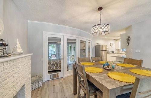 Laurel Park Villa | Villa & Garden in Downtown Sarasota ~ Walkable to downtown, 5 Minutes to Beaches