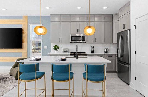 Florida Center House | Villa Grande | VIP home near Universal & airport w/pool, full kitchen, huge BRs