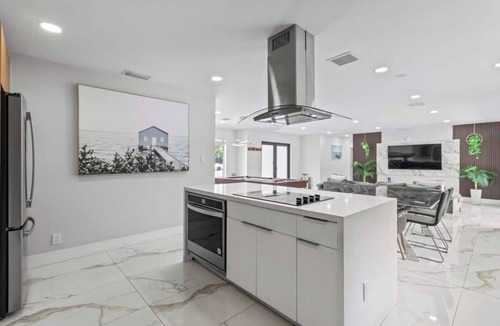 North Miami Beach House | Villa Indigo | Heated Pool Pickleball