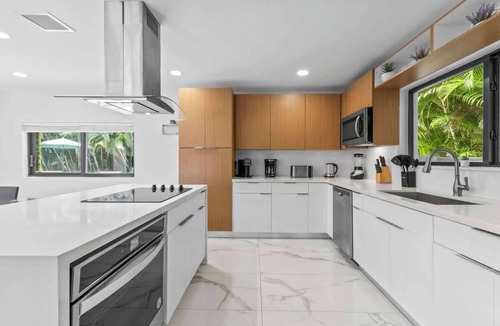 North Miami Beach House | Villa Indigo | Heated Pool Pickleball