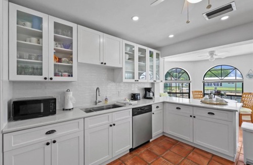 Eight Lakes House | Villa Lucy, a splendid pool home with eastern exposure