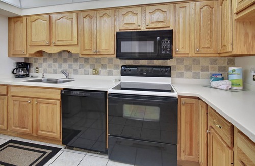 Madeira Beach Condo | Villa Madeira 204 Beach Front|Walk to restaurants, shops, entertainment!