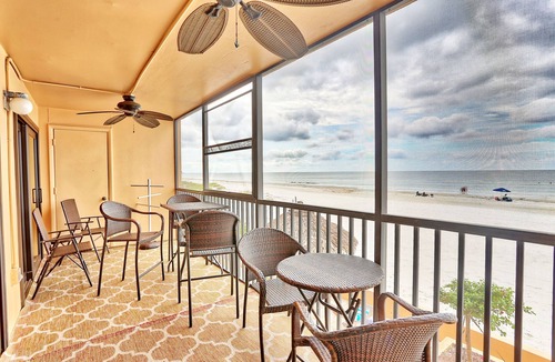 Madeira Beach Condo | Villa Madeira 204 Beach Front|Walk to restaurants, shops, entertainment!