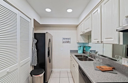 Madeira Beach Apartment | Villa Madeira #605 3 Bedroom 2 Bath Unit WIFI