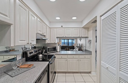 Madeira Beach Apartment | Villa Madeira #605 3 Bedroom 2 Bath Unit WIFI