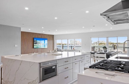 Seybold House | Villa Mara - Stunning Bay Views