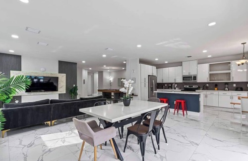 Golden Glades House | Villa Moonlight | Pool Jacuzzi BBQ Pickleball