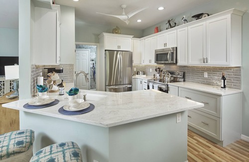 Falcons Glen House | Villa on golf course with heated saltwater pool.n