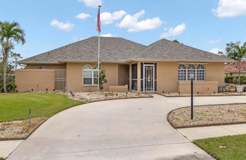Lochmoor Waterway Estates House | Villa Royal Palms