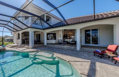 Yacht Club Villa | Villa Skye