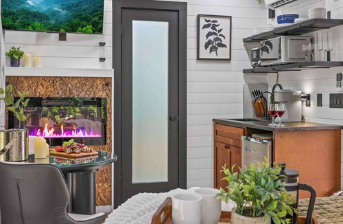 Caton Cabin | Villa Sol-Mirror Cabin-Private-Hot Tub-FirePit-Luxury