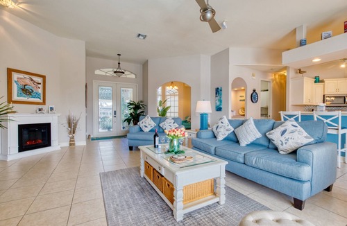 Cape Coral Villa | VILLA SUMMERLAND– HEATED POOL & SPA | GULF ACCESS | BOAT RENTAL + TOURS VOUCHER INCL.