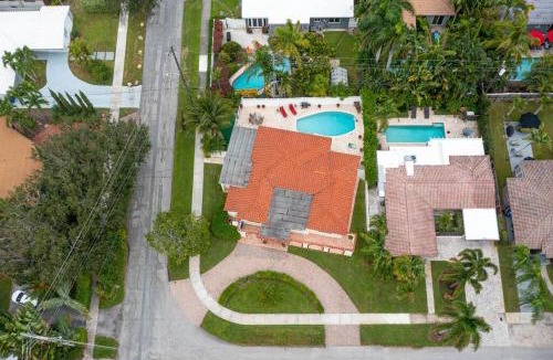 Poinsettia Heights Villa | ~Villa Victoria Luxury! (Pool)~1 mile from beach